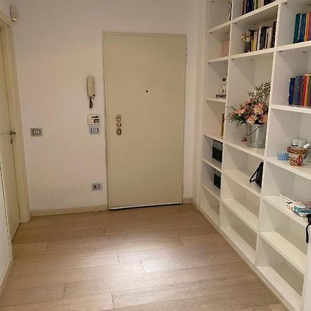 Lovely Apartment In The New Porta Nuova Area Milan Exterior photo